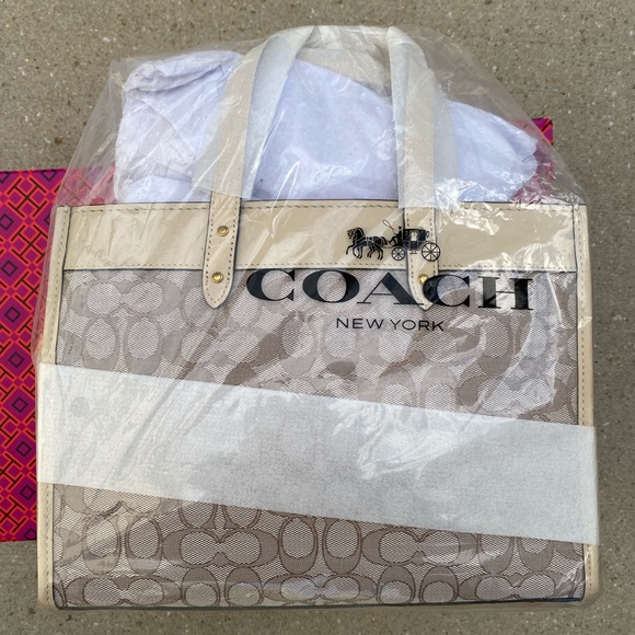 Coach - Picture 1 of 4